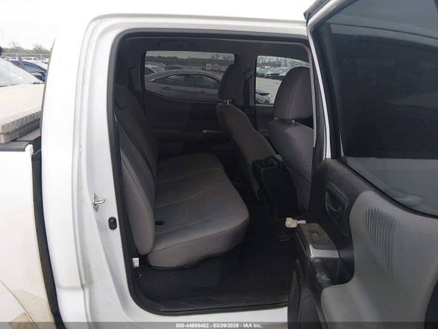 44698462 :رقم المزاد ، 5TFAZ5CN2JX064824 vin ، 2018 Toyota Tacoma Sr5 V6 مزاد بيع