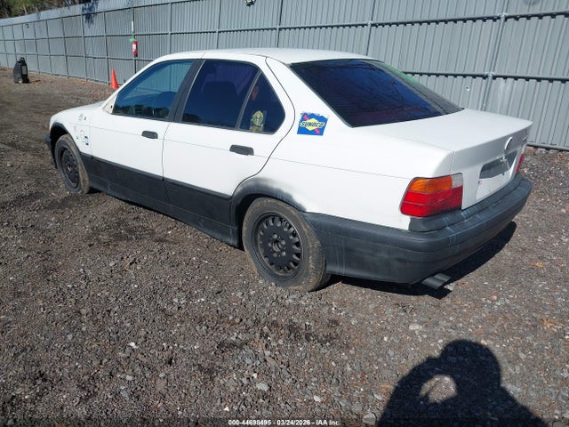 1992 BMW 325 WBACB3319NFE02570 Photo 2