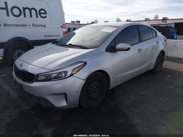 KIA FORTE LX 2017 3KPFK4A73HE131403 Image 2