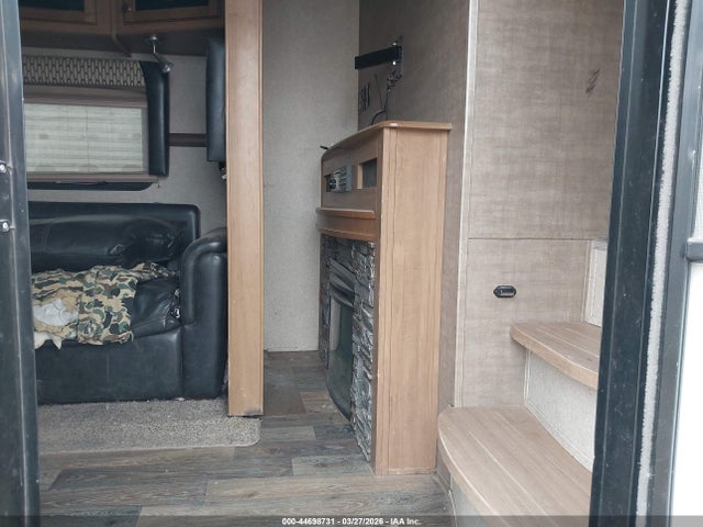 Продаж на аукціоні авто 2017 Forest River Rockwood, vin: 4X4FRLD28H1876165, номер лоту: 44698731