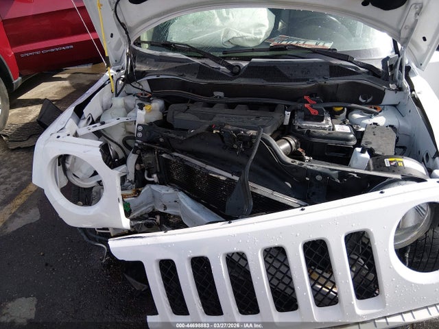 1C4NJPBB1GD754490 Jeep Patriot 75th Anniversary