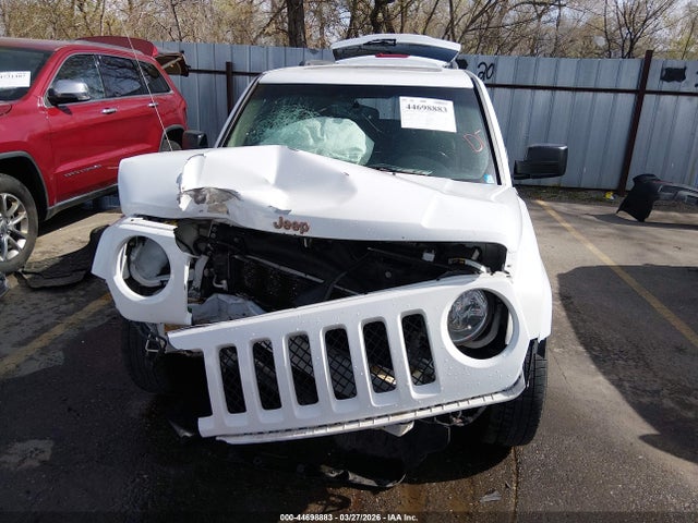 1C4NJPBB1GD754490 Jeep Patriot 75th Anniversary