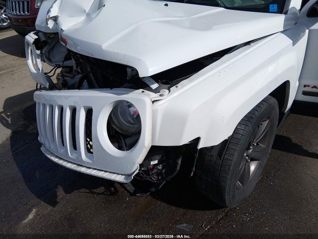 1C4NJPBB1GD754490 Jeep Patriot 75th Anniversary