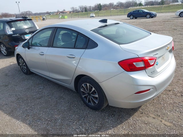 2018 CHEVROLET CRUZE 1G1BB5SM5J7113704 Photo 2