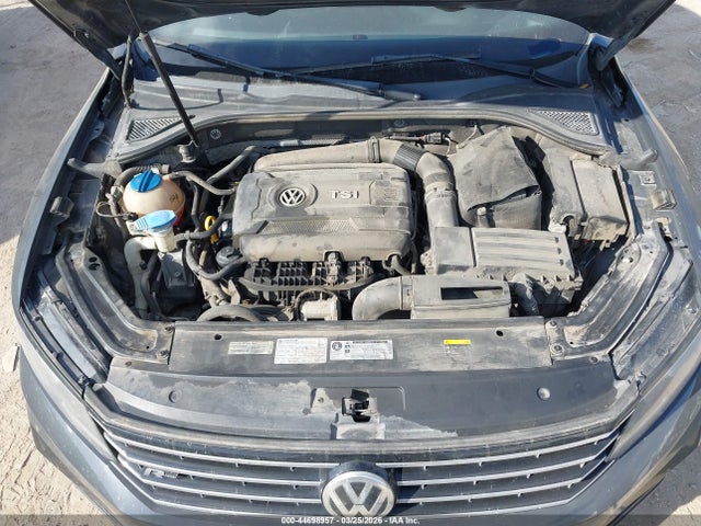 1VWDT7A3XHC061616 Volkswagen Passat 1.8t R-line