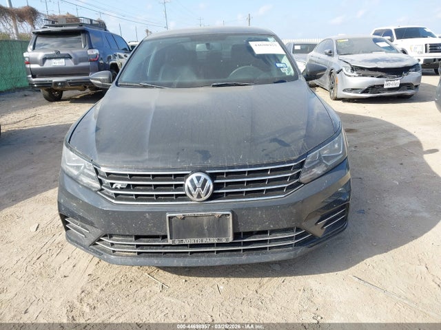 1VWDT7A3XHC061616 Volkswagen Passat 1.8t R-line
