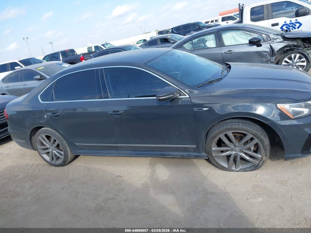 1VWDT7A3XHC061616 Volkswagen Passat 1.8t R-line