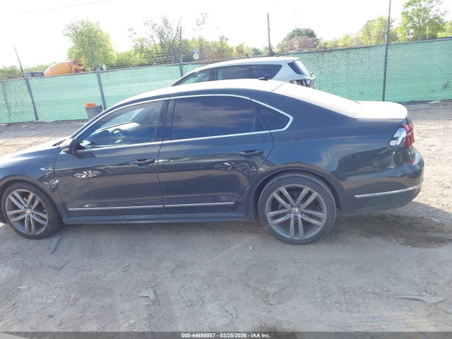 1VWDT7A3XHC061616 Volkswagen Passat 1.8t R-line