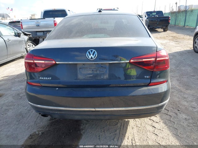 1VWDT7A3XHC061616 Volkswagen Passat 1.8t R-line