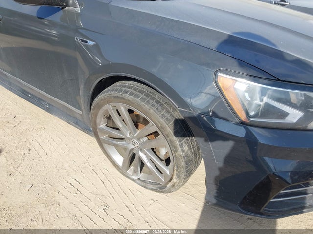 1VWDT7A3XHC061616 Volkswagen Passat 1.8t R-line