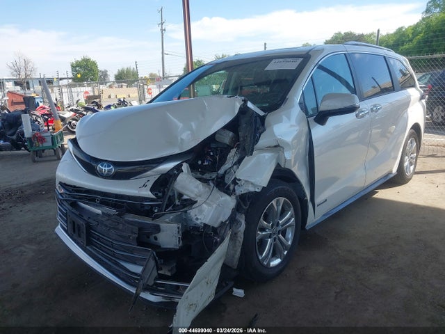 Toyota Sienna Platinum 2021 5TDESKFC5MS002892 Image 2