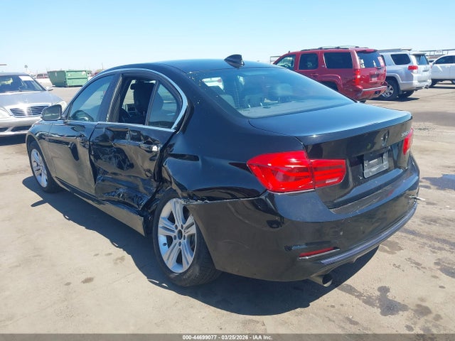 2018 BMW 330I WBA8B9G55JNU57908 Photo 2