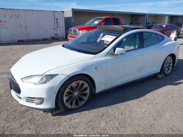 Tesla MODEL S 2016 5YJSA1E15GF131739 Image 2