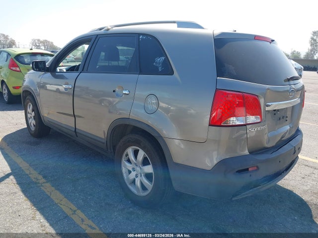 2011 KIA SORENTO 5XYKT4A15BG098955 Photo 2
