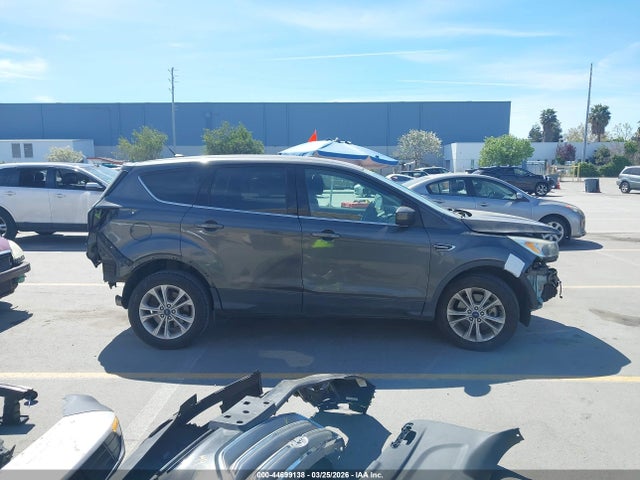 1FMCU9G9XHUC80763 Ford ESCAPE SE
