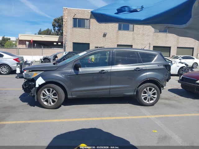 1FMCU9G9XHUC80763 Ford ESCAPE SE