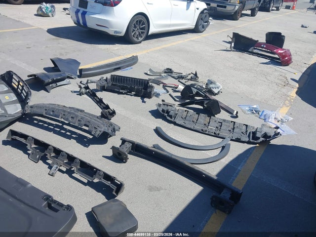 1FMCU9G9XHUC80763 Ford ESCAPE SE