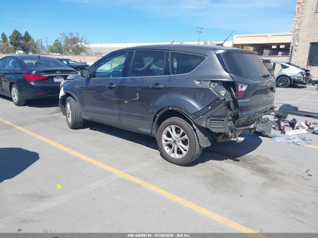 1FMCU9G9XHUC80763 Ford ESCAPE SE