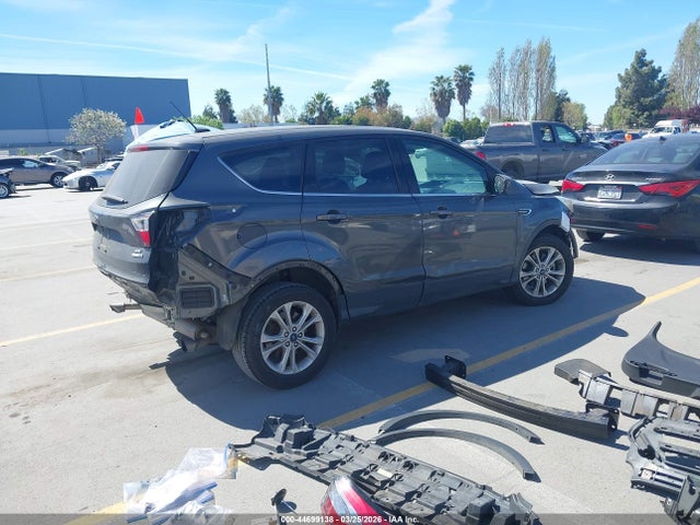 1FMCU9G9XHUC80763 Ford ESCAPE SE