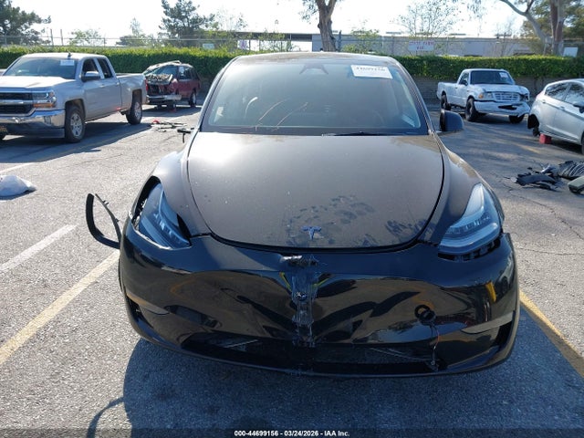 Продажа на аукционе авто 2023 Tesla Model Y Awd/long Range Dual Motor All-wheel Drive, vin: 7SAYGDEE6PA135652, номер лота: 44699156