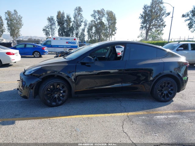 Продажа на аукционе авто 2023 Tesla Model Y Awd/long Range Dual Motor All-wheel Drive, vin: 7SAYGDEE6PA135652, номер лота: 44699156