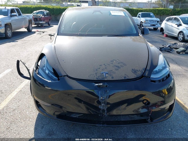 Продажа на аукционе авто 2023 Tesla Model Y Awd/long Range Dual Motor All-wheel Drive, vin: 7SAYGDEE6PA135652, номер лота: 44699156