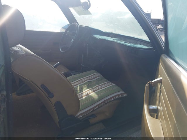 44699180 :رقم المزاد ، 7184617 vin ، 1984 Bmw 3 Series مزاد بيع