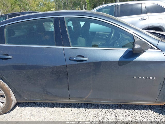 1G1ZD5STXKF106657 Chevrolet MALIBU LT