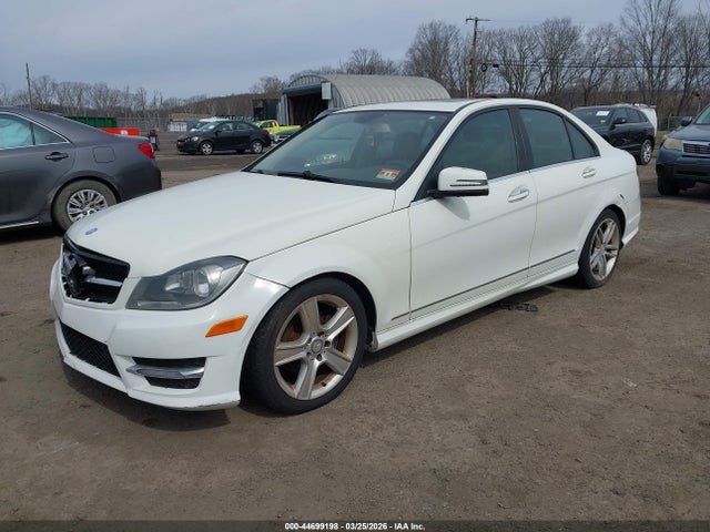 Продажа на аукционе авто 2012 Mercedes-benz C 300 Luxury 4matic/sport 4matic, vin: WDDGF8BB9CA645101, номер лота: 44699198