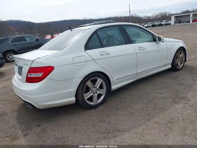Продажа на аукционе авто 2012 Mercedes-benz C 300 Luxury 4matic/sport 4matic, vin: WDDGF8BB9CA645101, номер лота: 44699198