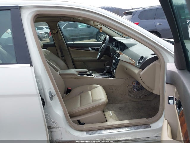 Продажа на аукционе авто 2012 Mercedes-benz C 300 Luxury 4matic/sport 4matic, vin: WDDGF8BB9CA645101, номер лота: 44699198