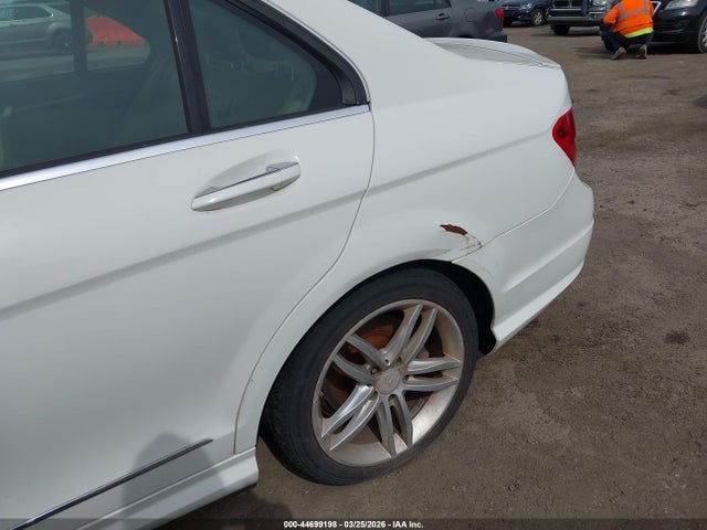 Продажа на аукционе авто 2012 Mercedes-benz C 300 Luxury 4matic/sport 4matic, vin: WDDGF8BB9CA645101, номер лота: 44699198