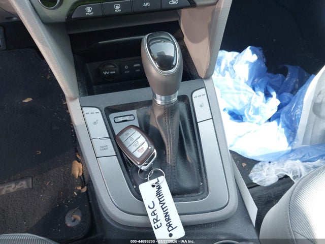 KMHD84LF6HU164256 Hyundai ELANTRA SE
