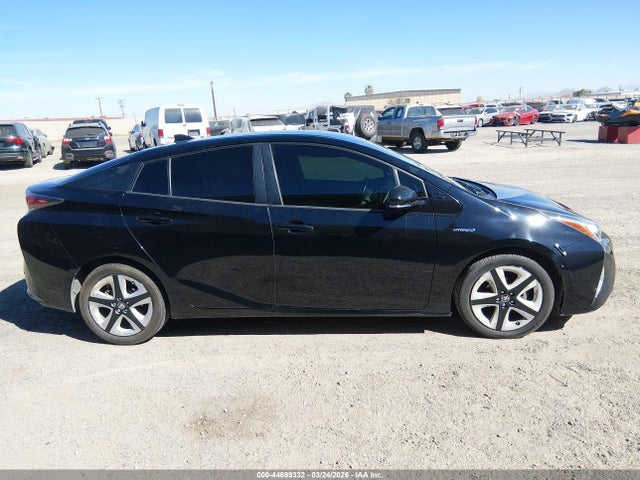 Toyota Prius Three Touring 2018 JTDKARFU7J3552969 Image 13