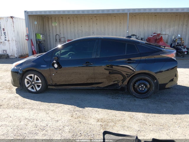 Toyota Prius Three Touring 2018 JTDKARFU7J3552969 Image 14