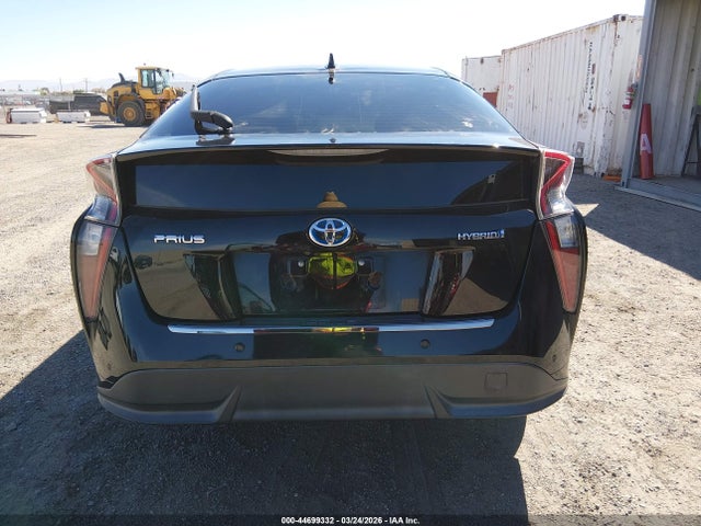 Toyota Prius Three Touring 2018 JTDKARFU7J3552969 Image 16