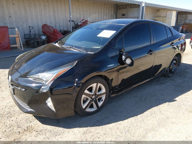 Toyota Prius Three Touring 2018 JTDKARFU7J3552969 Image 2