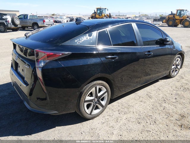 Toyota Prius Three Touring 2018 JTDKARFU7J3552969 Image 4