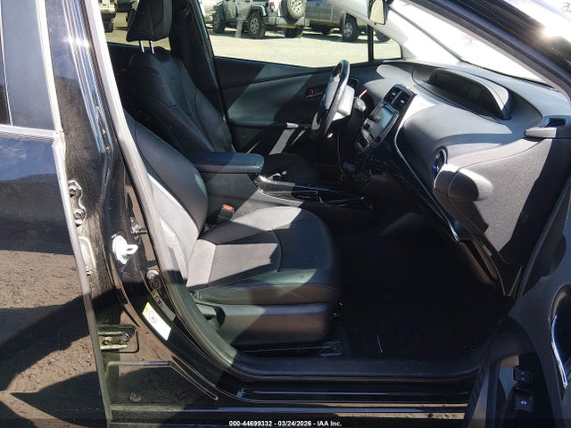 Toyota Prius Three Touring 2018 JTDKARFU7J3552969 Image 5