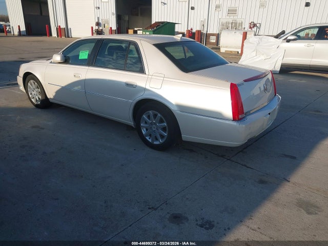 2011 CADILLAC DTS 1G6KH5E6XBU107695 Photo 2