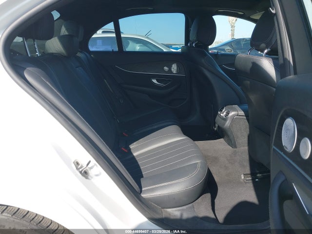 2019 Mercedes-benz E 300 მანქანა იყიდება აუქციონზე, vin: WDDZF4JB7KA681404, აუქციონის ნომერი: 44699407