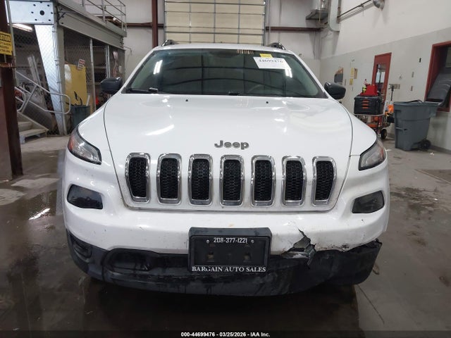 1C4PJMAB5FW716398 Jeep Cherokee Sport