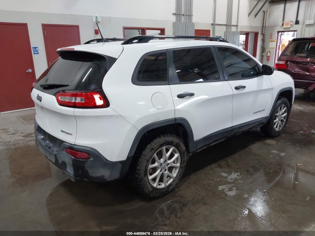 1C4PJMAB5FW716398 Jeep Cherokee Sport