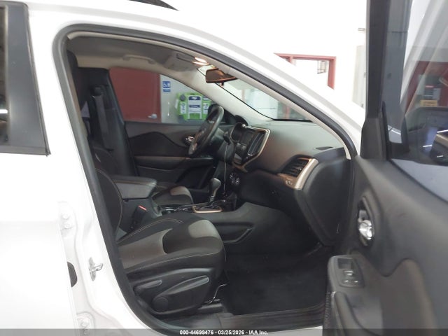 1C4PJMAB5FW716398 Jeep Cherokee Sport