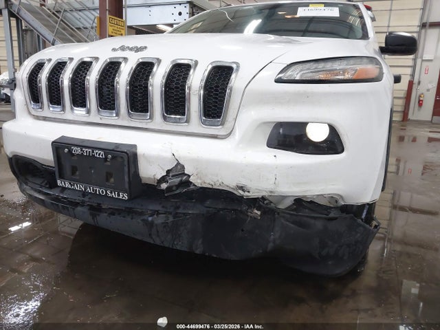 1C4PJMAB5FW716398 Jeep Cherokee Sport