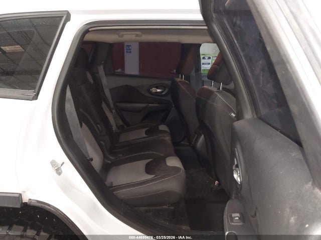 1C4PJMAB5FW716398 Jeep Cherokee Sport