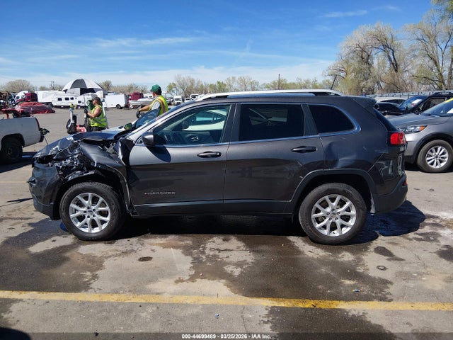 44699489 :رقم المزاد ، 1C4PJMCB2HW525800 vin ، 2017 Jeep Cherokee Latitude 4x4 مزاد بيع