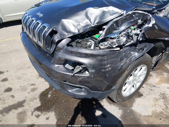 44699489 :رقم المزاد ، 1C4PJMCB2HW525800 vin ، 2017 Jeep Cherokee Latitude 4x4 مزاد بيع