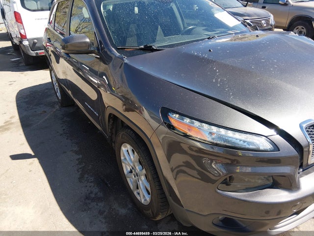 44699489 :رقم المزاد ، 1C4PJMCB2HW525800 vin ، 2017 Jeep Cherokee Latitude 4x4 مزاد بيع