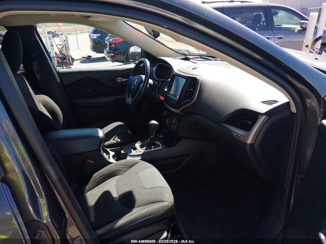 44699489 :رقم المزاد ، 1C4PJMCB2HW525800 vin ، 2017 Jeep Cherokee Latitude 4x4 مزاد بيع